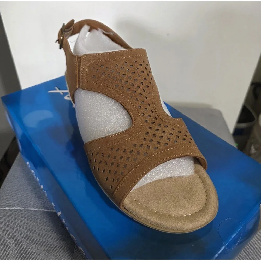BRAND NEW Easy Street Women's Alba Wedge Sandal Tan 9 Wide NiB